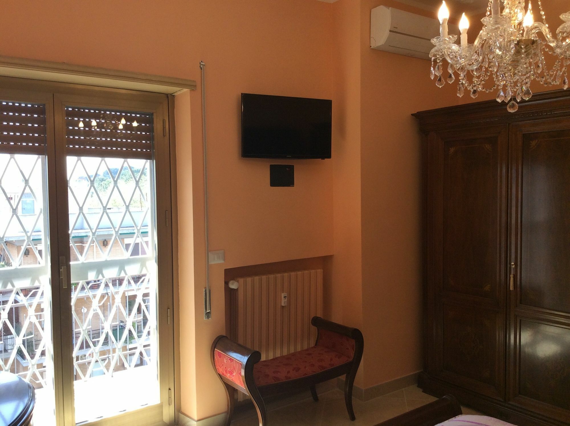 The Sun House Hotel Рим Екстериор снимка